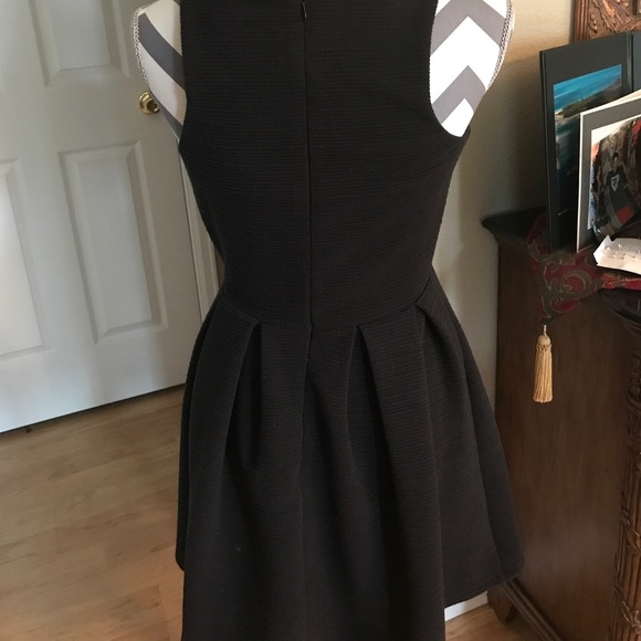 Xtaren V neck sleeveless LBD  sz small - Picture 5 of 6